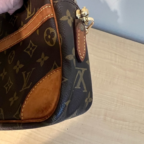 LV Trocadero Monogram 23 - Picture 10 of 13